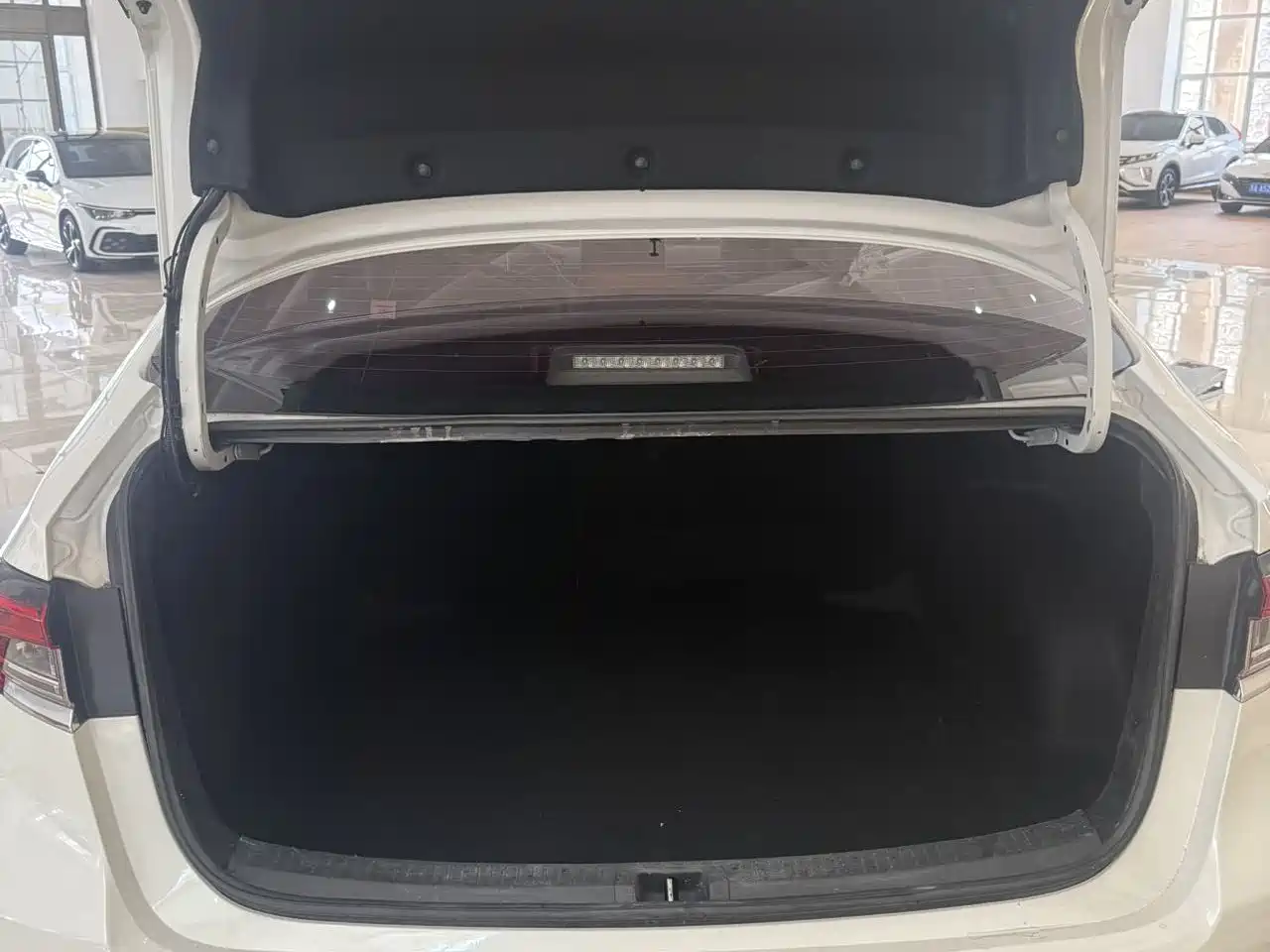 Toyota Corolla 2021 1.2T S-CVT Luxury Edition фото 16