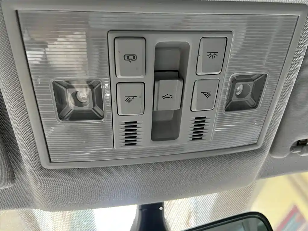 Volkswagen Lavida 2023 1.5L Auto Five Million Edition фото 15