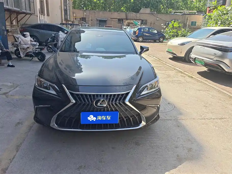 Lexus ES 2022 200 Excellence Edition фото 2