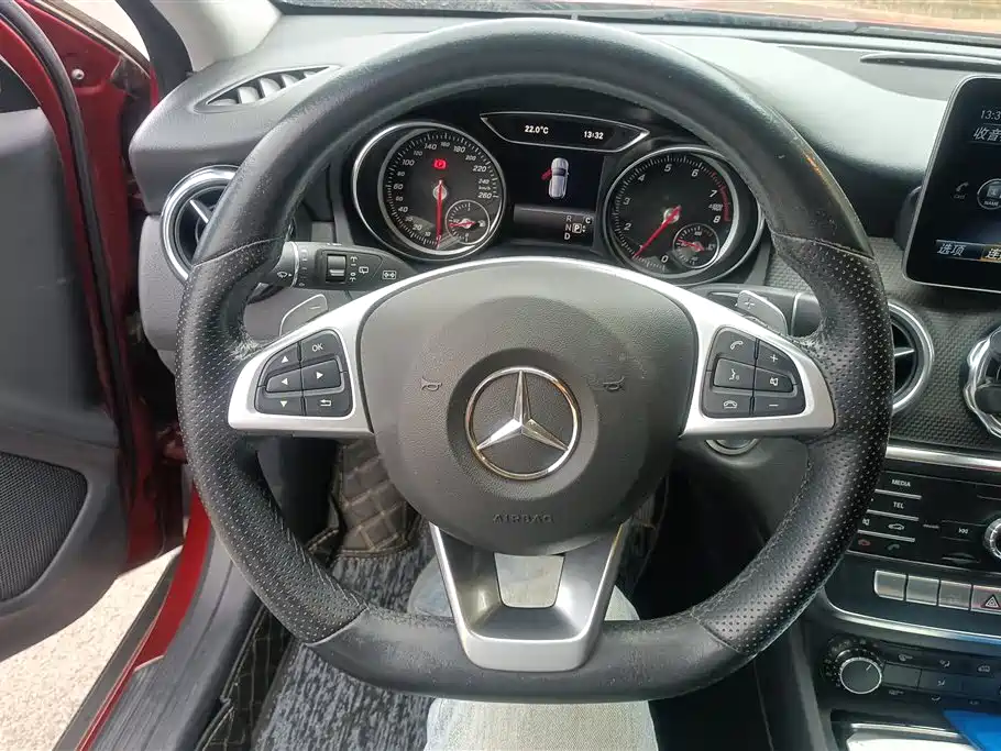 Mercedes-Benz GLA 2019 GLA 200 Dynamic фото 15