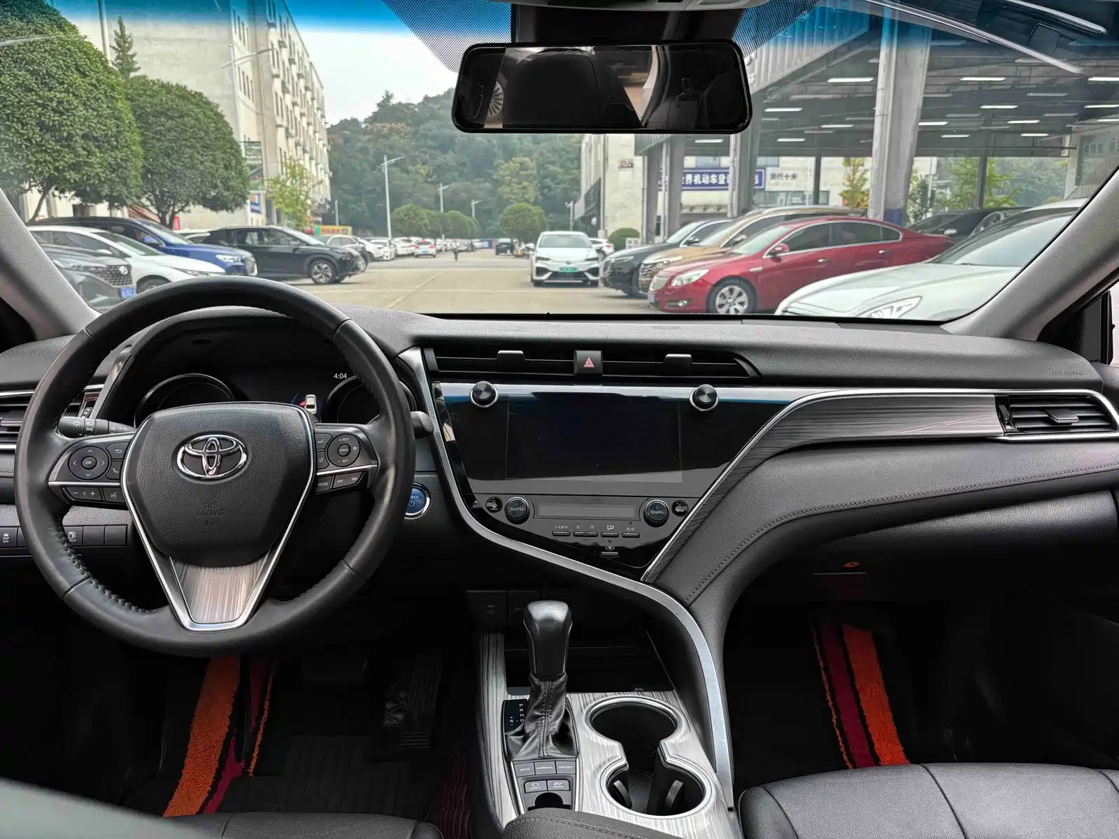 Фото 5 - Toyota Camry