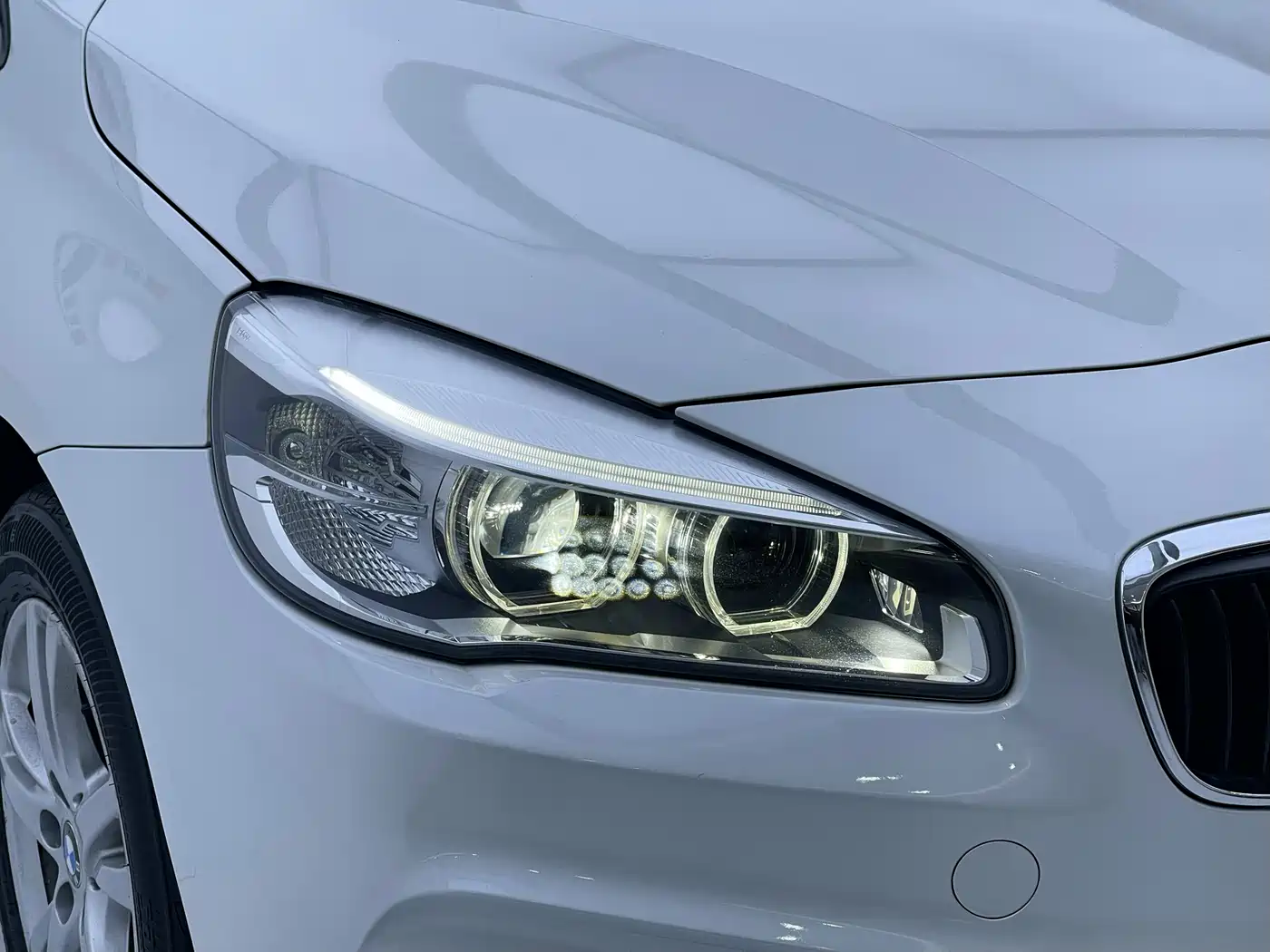 BMW 2 Series Touring 2016 218i Leading фото 9