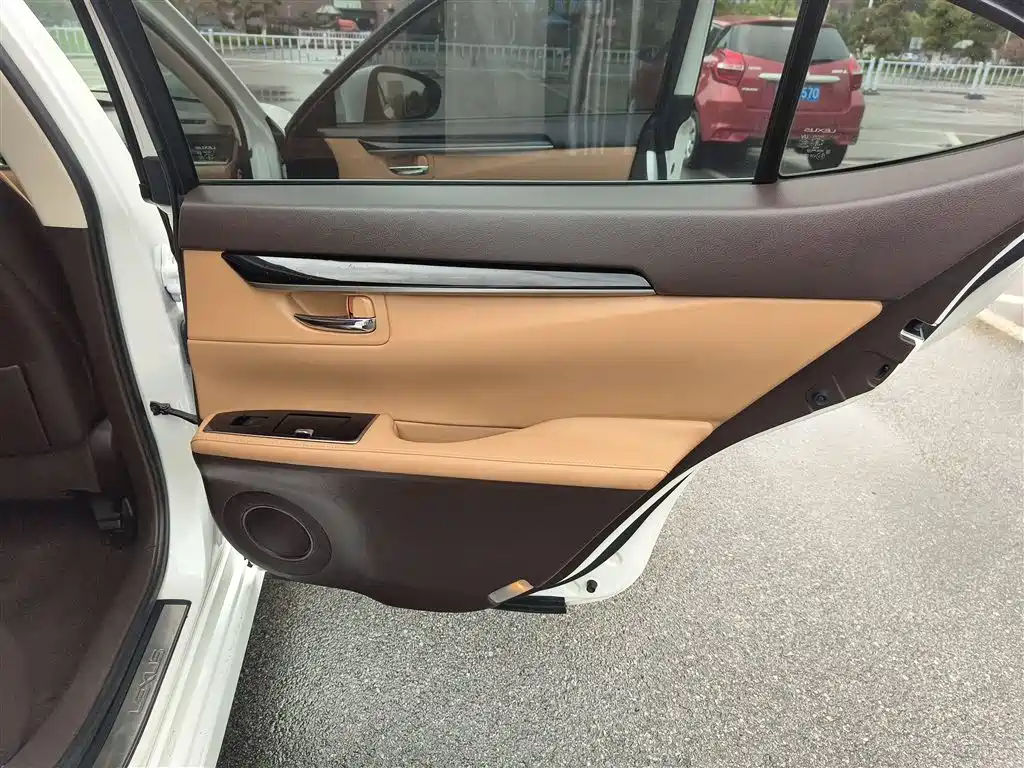 Lexus ES 2016 200 Midnight Special Limited Edition фото 22