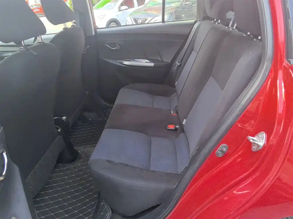 Toyota YARiS L Zhi Xuan 2015 1.5E Auto Charming Edition фото 17