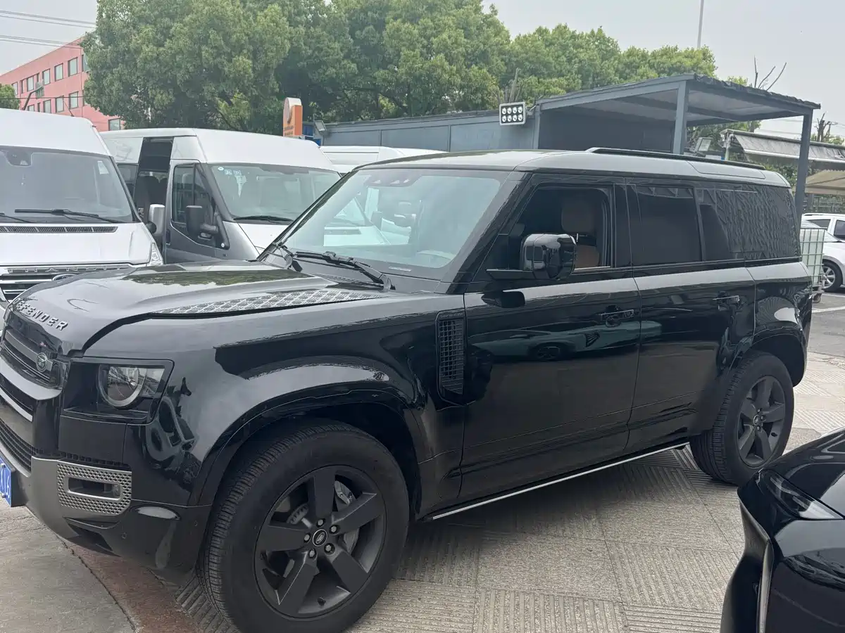 Land Rover Defender 2025 110 3.0T P400 -Dynamic HSE фото 2