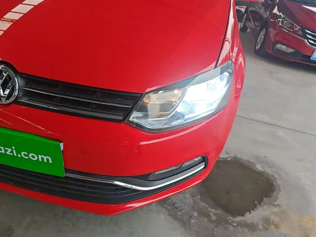 Volkswagen Polo 2014 1.6L Automatic Luxury Edition фото 24