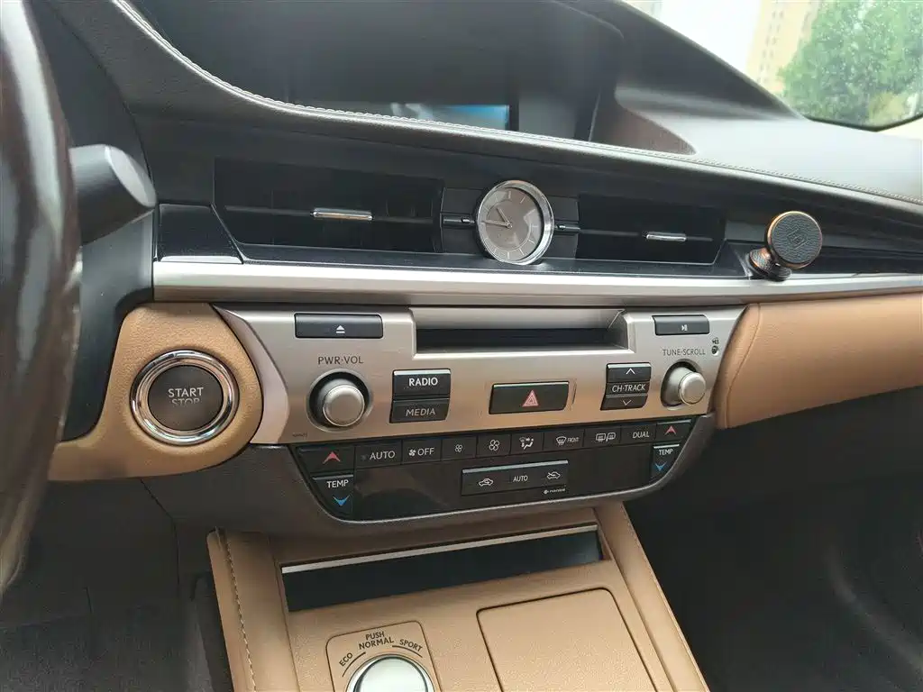 Lexus ES 2016 200 Midnight Special Limited Edition фото 18
