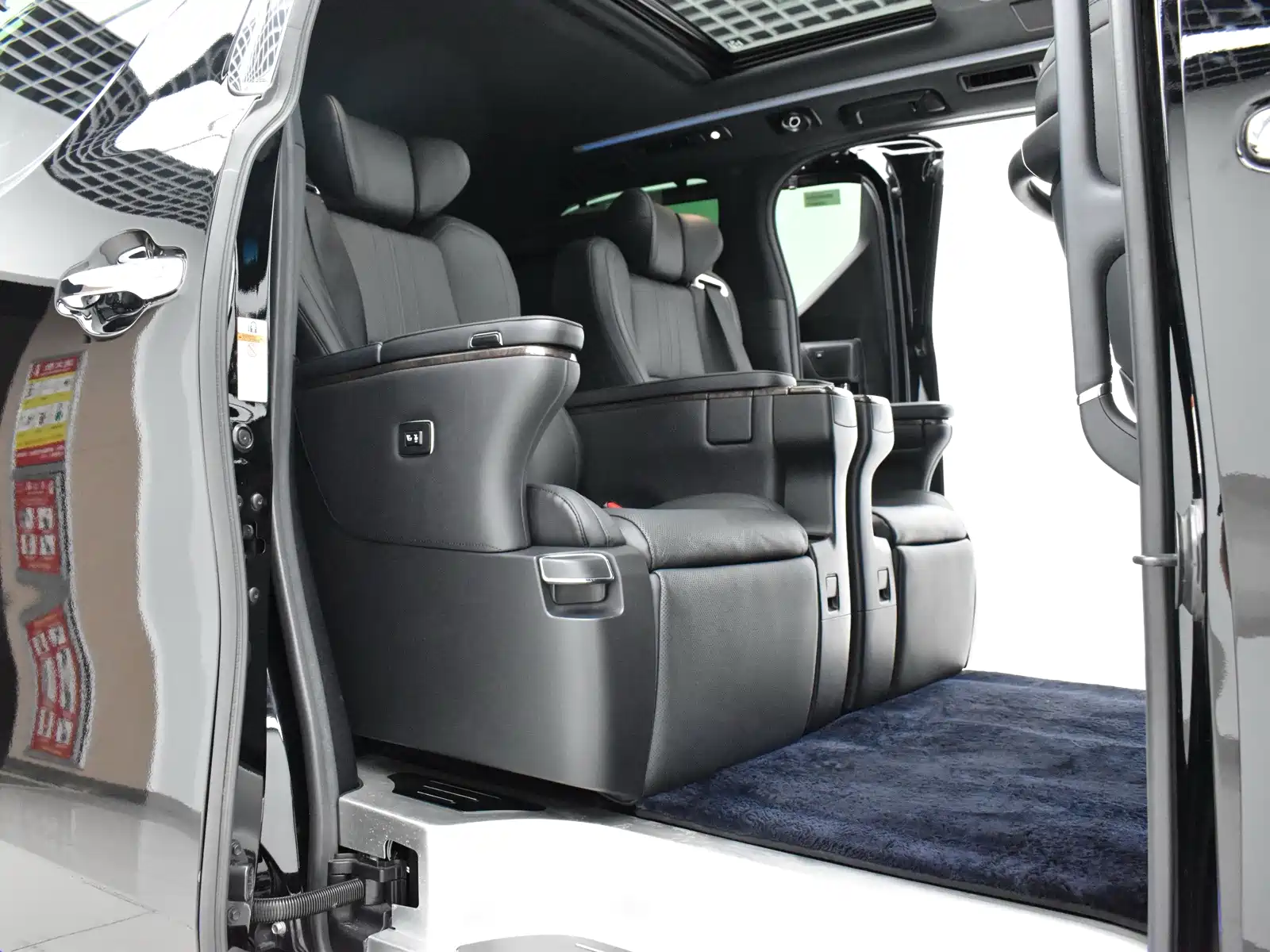 Фото 20 - Toyota Vellfire