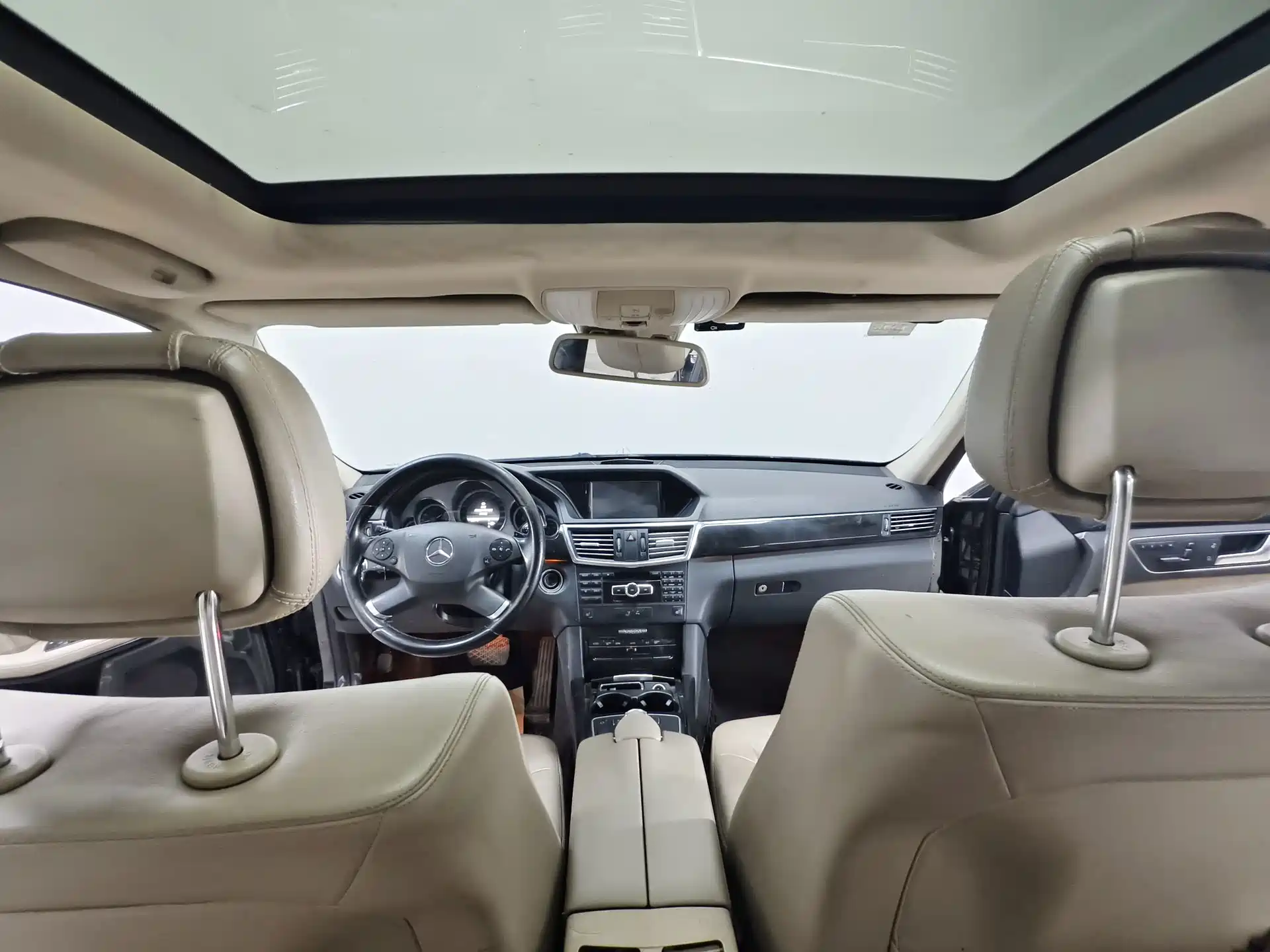 صورة 10 - Mercedes-Benz E-Class