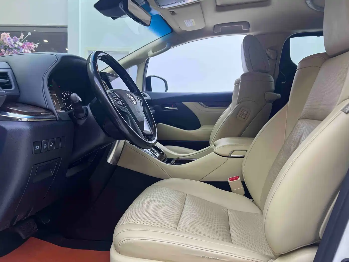 Toyota Alphard 2021 Hybrid 2.5L Luxury фото 13
