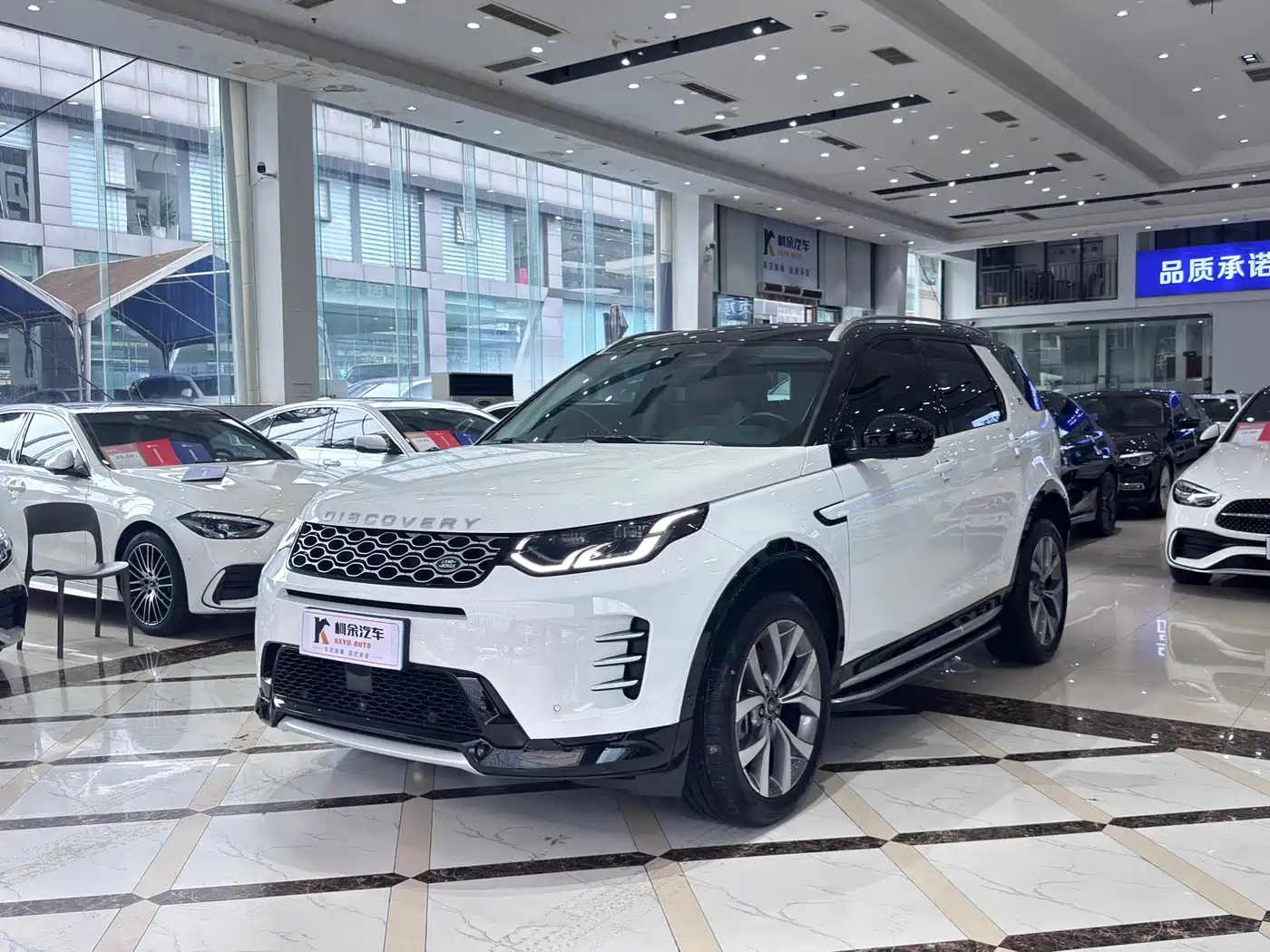 Land Rover Discovery Sport 2024 Luxury Custom Edition фото 2