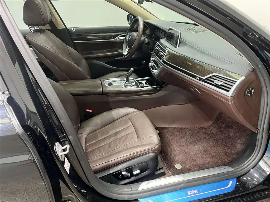 BMW 7 Series 2018 730Li Leading Type Excellence Package фото 13