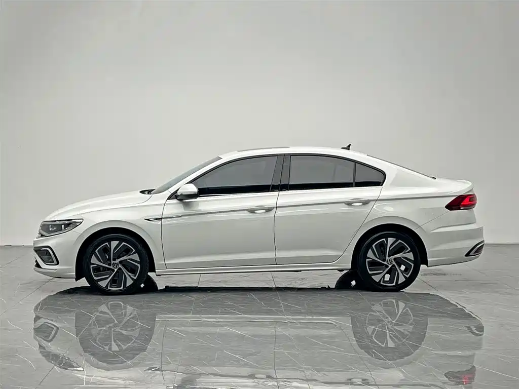 Volkswagen Bora 2023 300TSI DSG Premium Edition фото 3