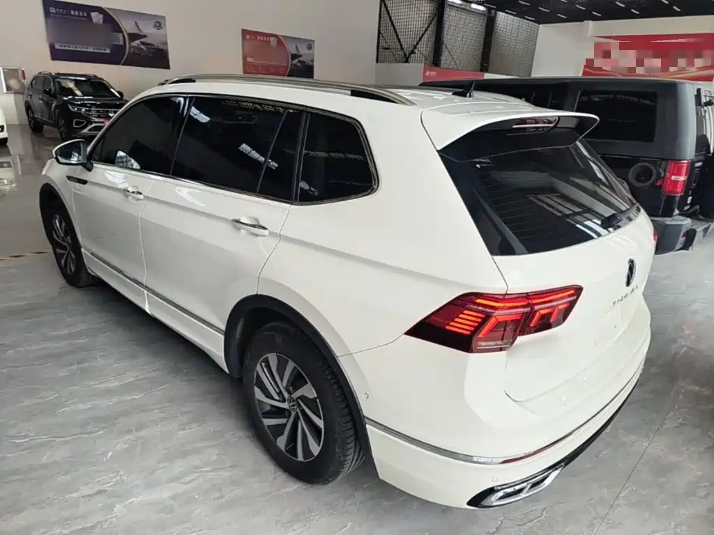 2024 Volkswagen Tiguan L PHEV