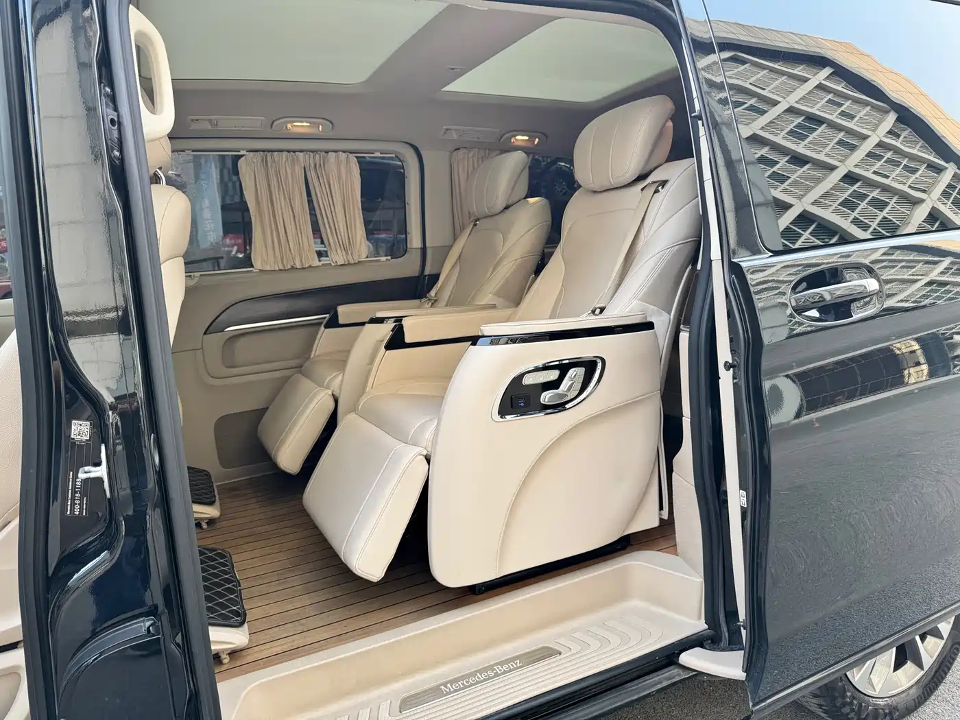 Mercedes-Benz V-Class 2022 V 260 Pilot Edition фото 6