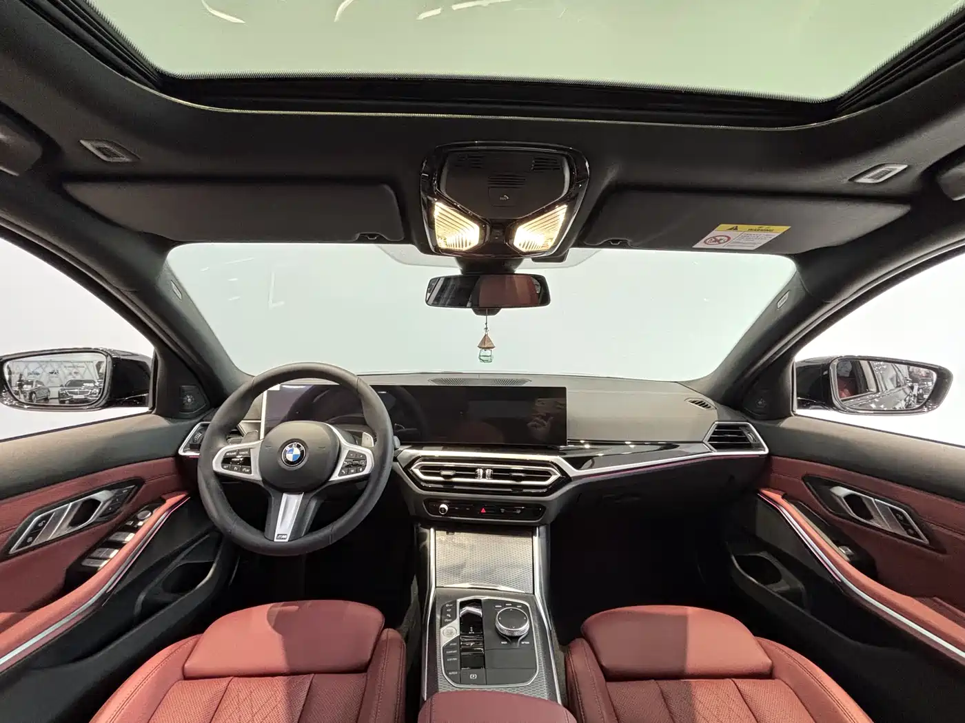 BMW 3 Series 2023 325i M Sport Black Night Package фото 15