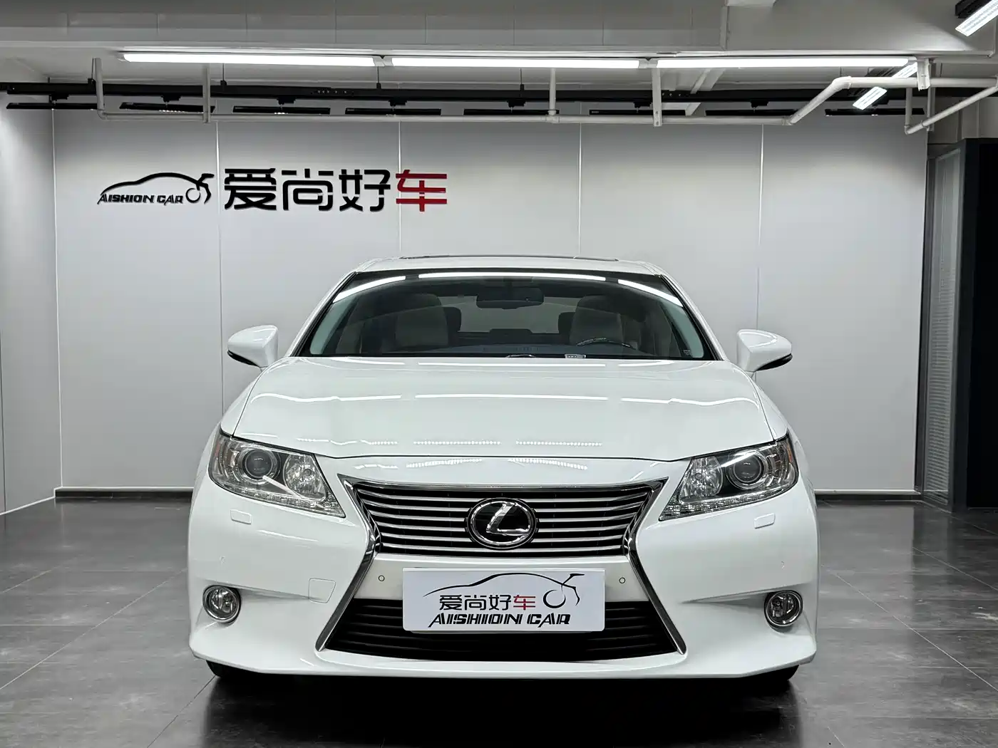 Фото 2 - Lexus ES