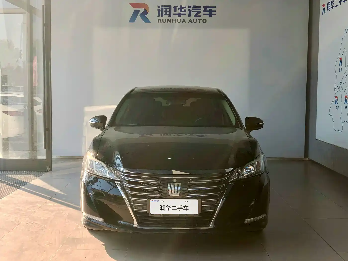 Фото 2 - Toyota Crown