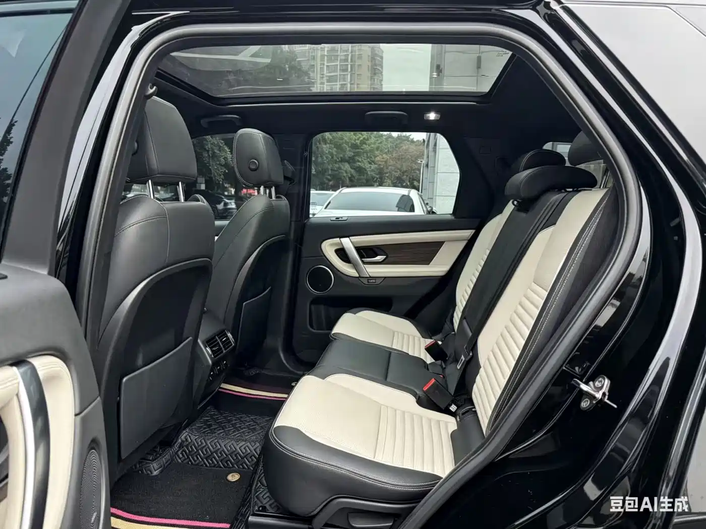 Land Rover Discovery Sport 2020 249PS R-Dynamic Performance Tech 7-seater фото 5