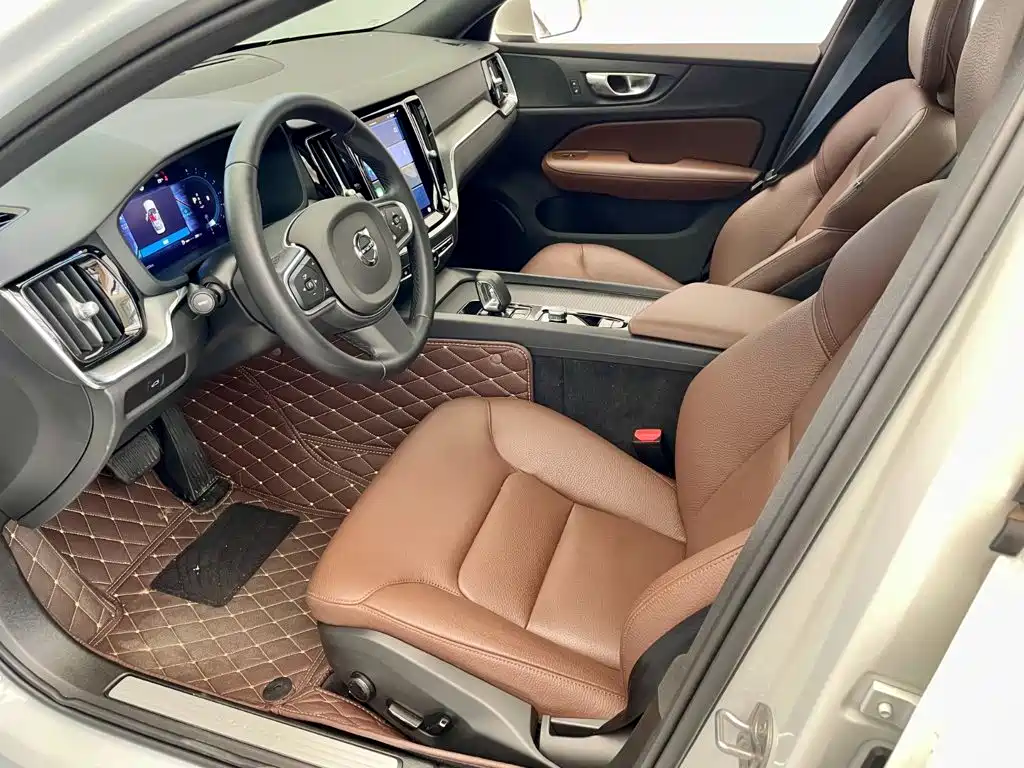 Volvo S60 2024 2025 B4 Smart Luxury Edition
