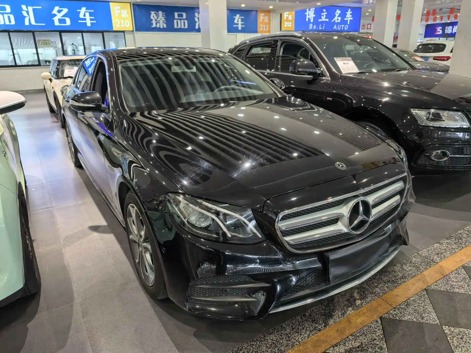 Фото 3 - Mercedes-Benz E-Class