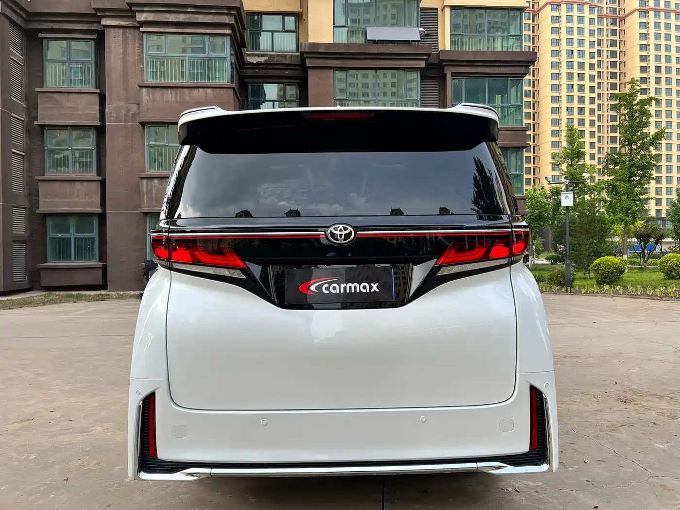Toyota Vellfire 2025 Crown Hybrid 2.5L Ink Gold Executive Edition фото 5