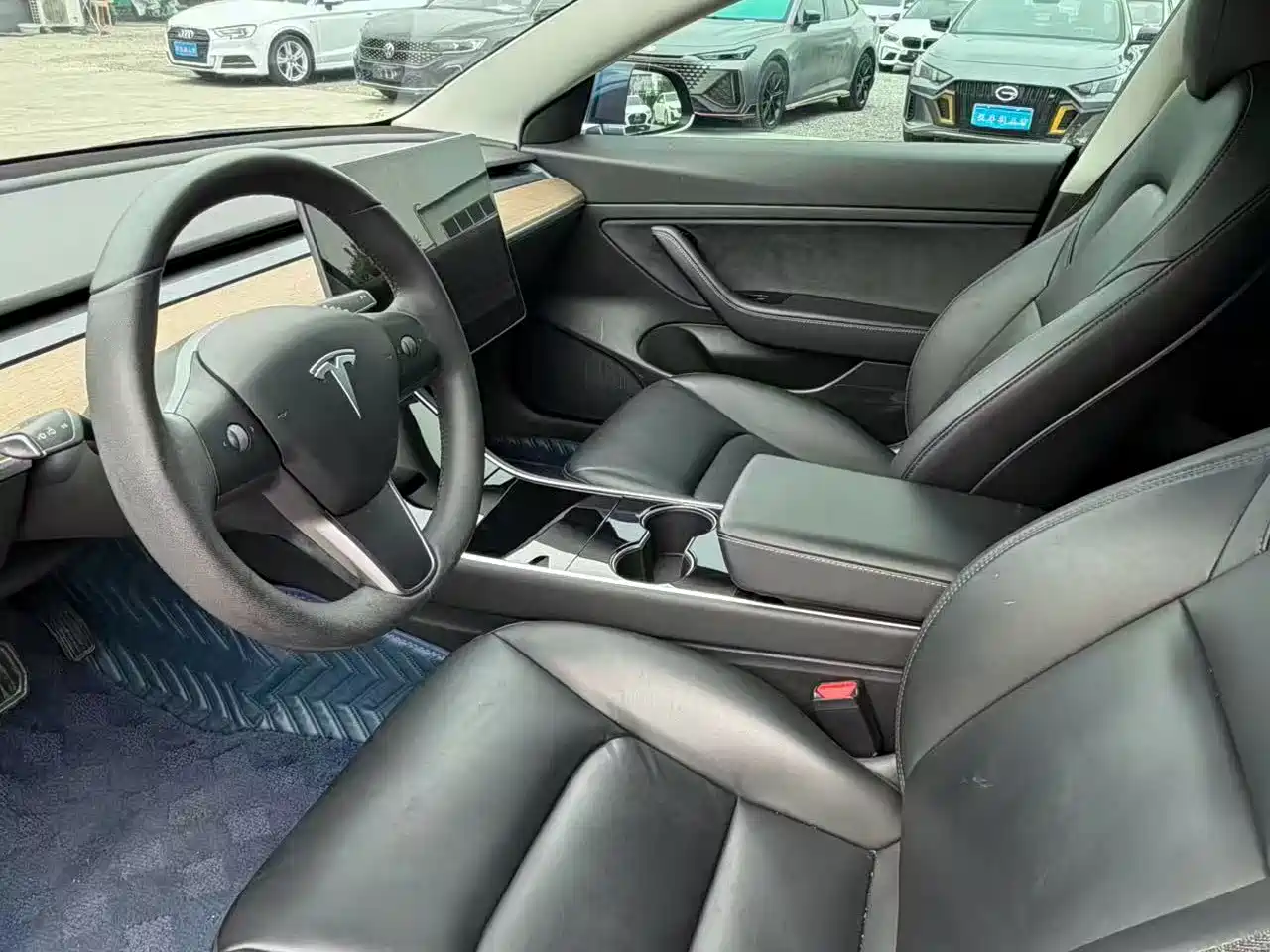 TESLA MODEL 3
