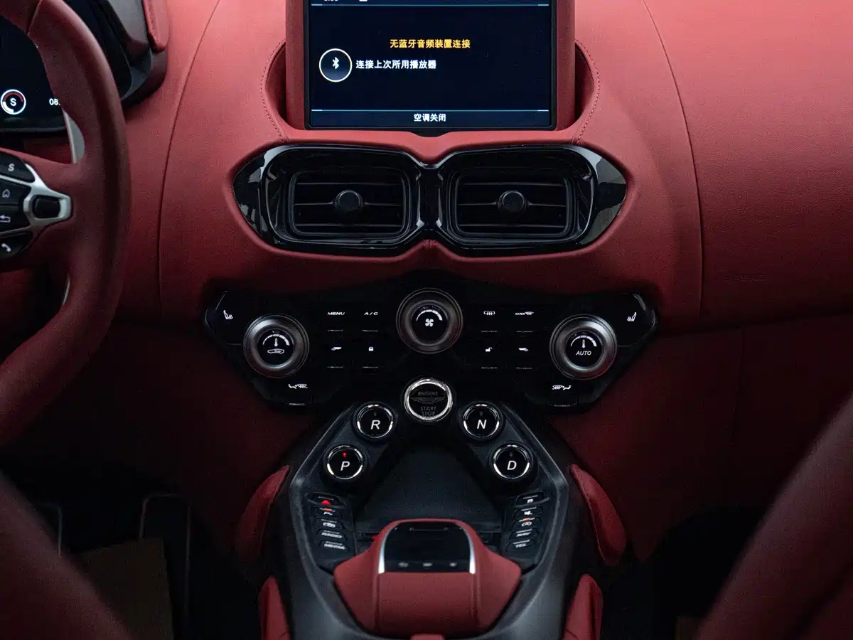 Фото 21 - Aston Martin Vantage