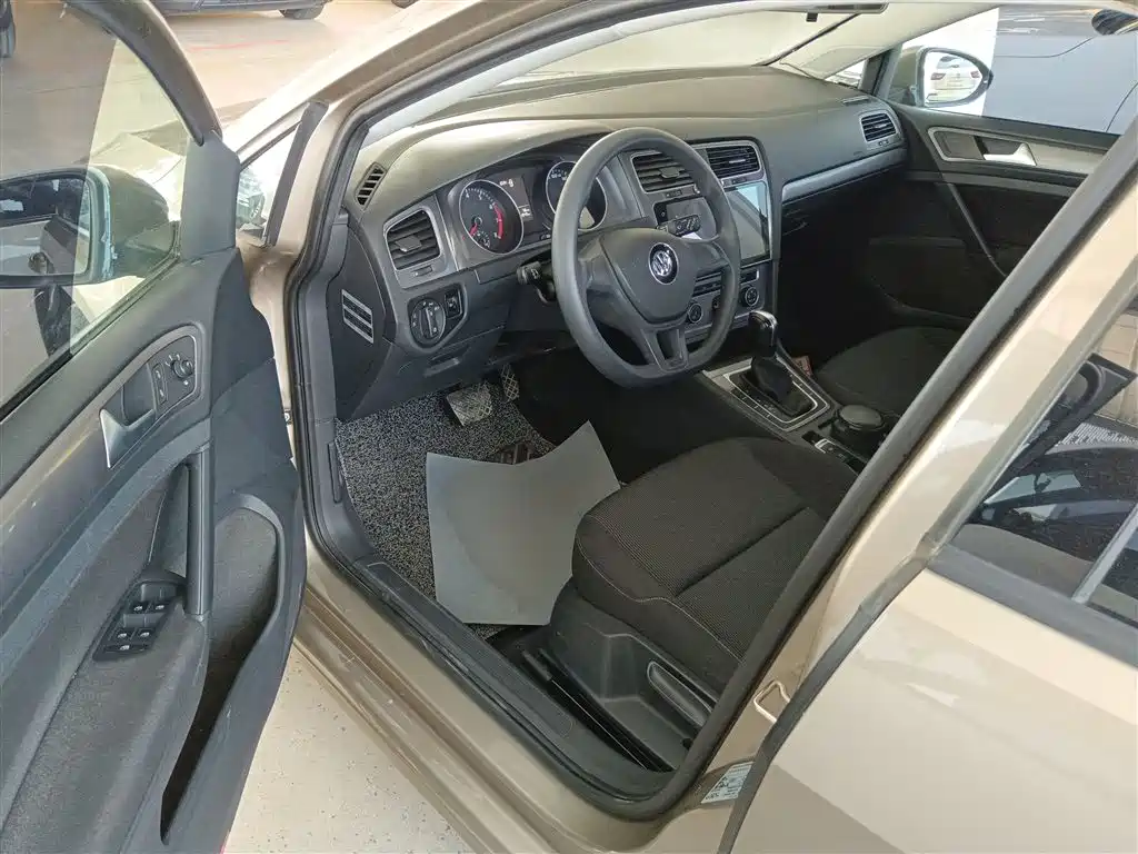 Volkswagen Golf 2016 1.6L Automatic Fashion фото 12