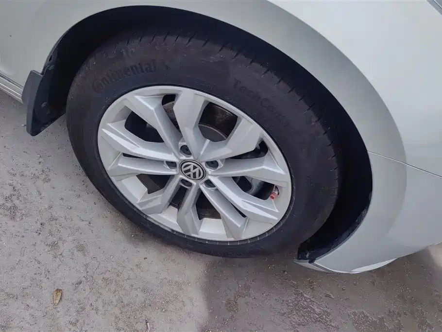 Volkswagen Magotan 2018 330TSI DSG Luxury фото 6
