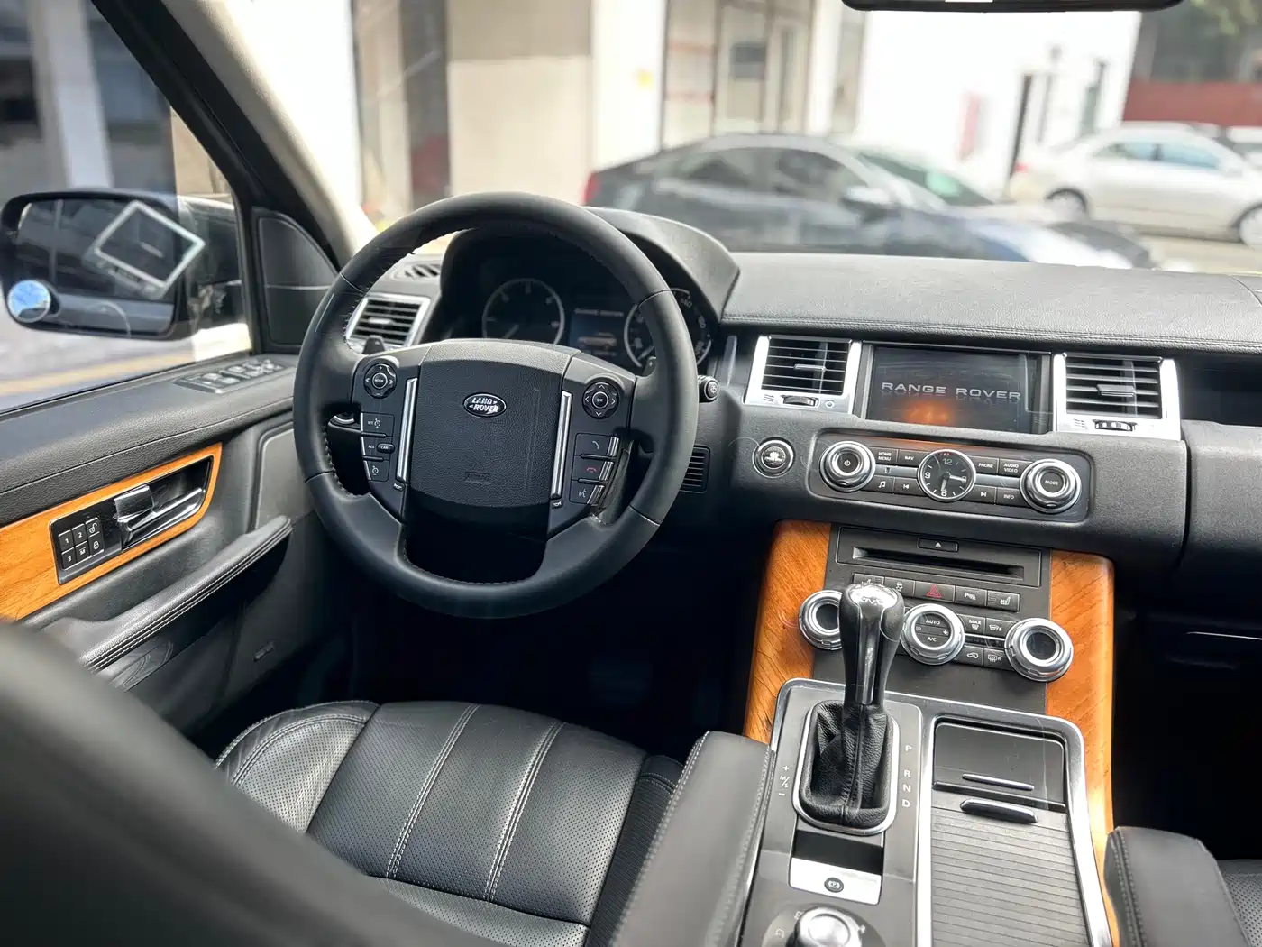 Land Rover Range Rover Sport 2011 3.0 TDV6 Diesel фото 21