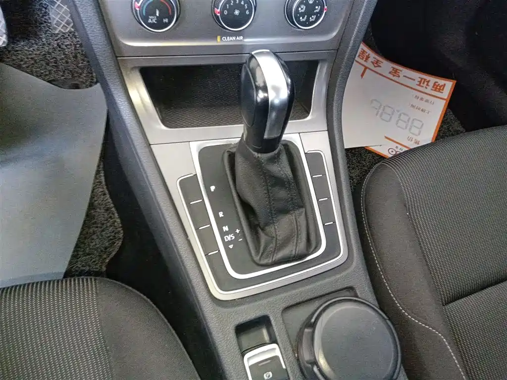 Volkswagen Golf 2016 1.6L Automatic Fashion фото 10