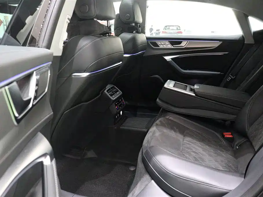 Audi A7L 2024 45 TFSI quattro Premium Luxury фото 8