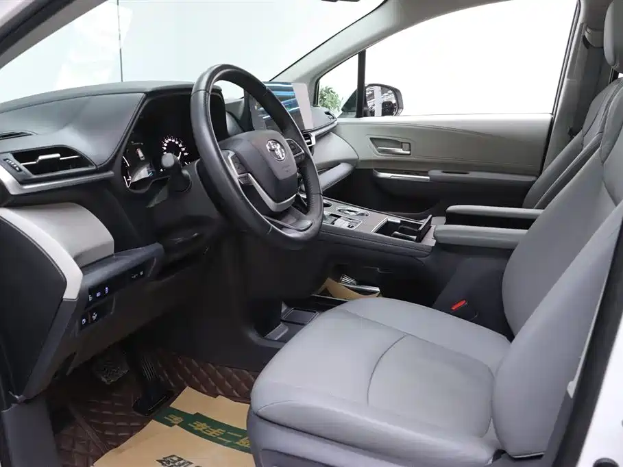 Toyota Sienna 2021 2.5L Hybrid Luxury Edition фото 13