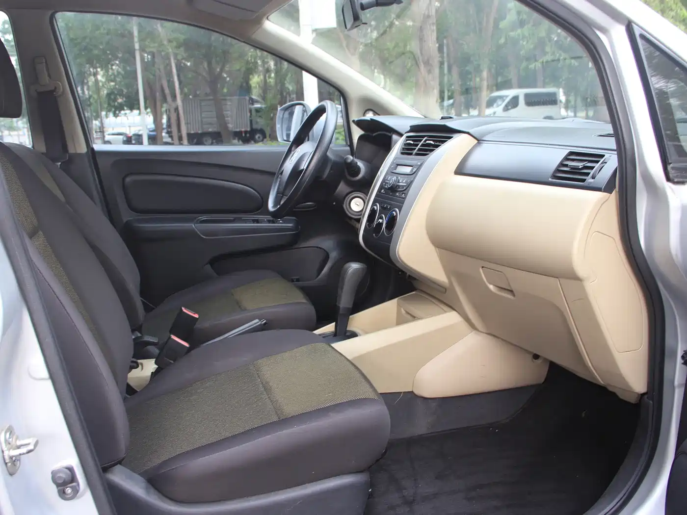 Venucia R50 2014 2013 1.6L Auto Fashion