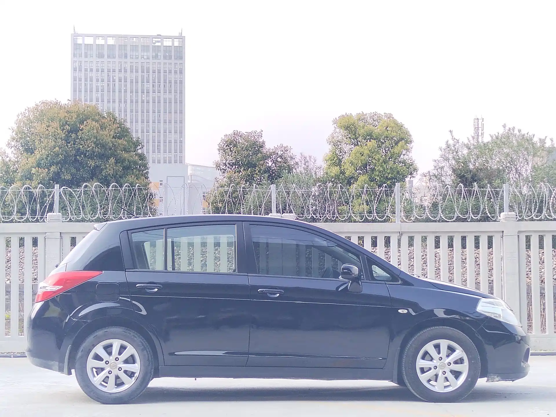 صورة 7 - Nissan Tiida