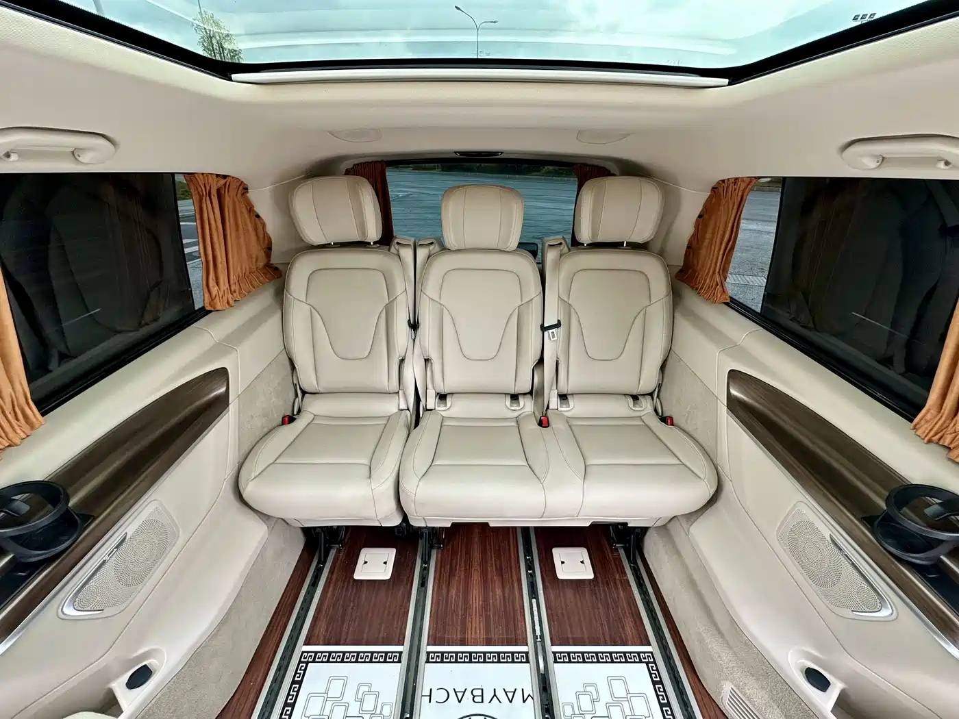 Mercedes-Benz V-Class 2021 V 260 L Long Wheelbase Premium Edition фото 19