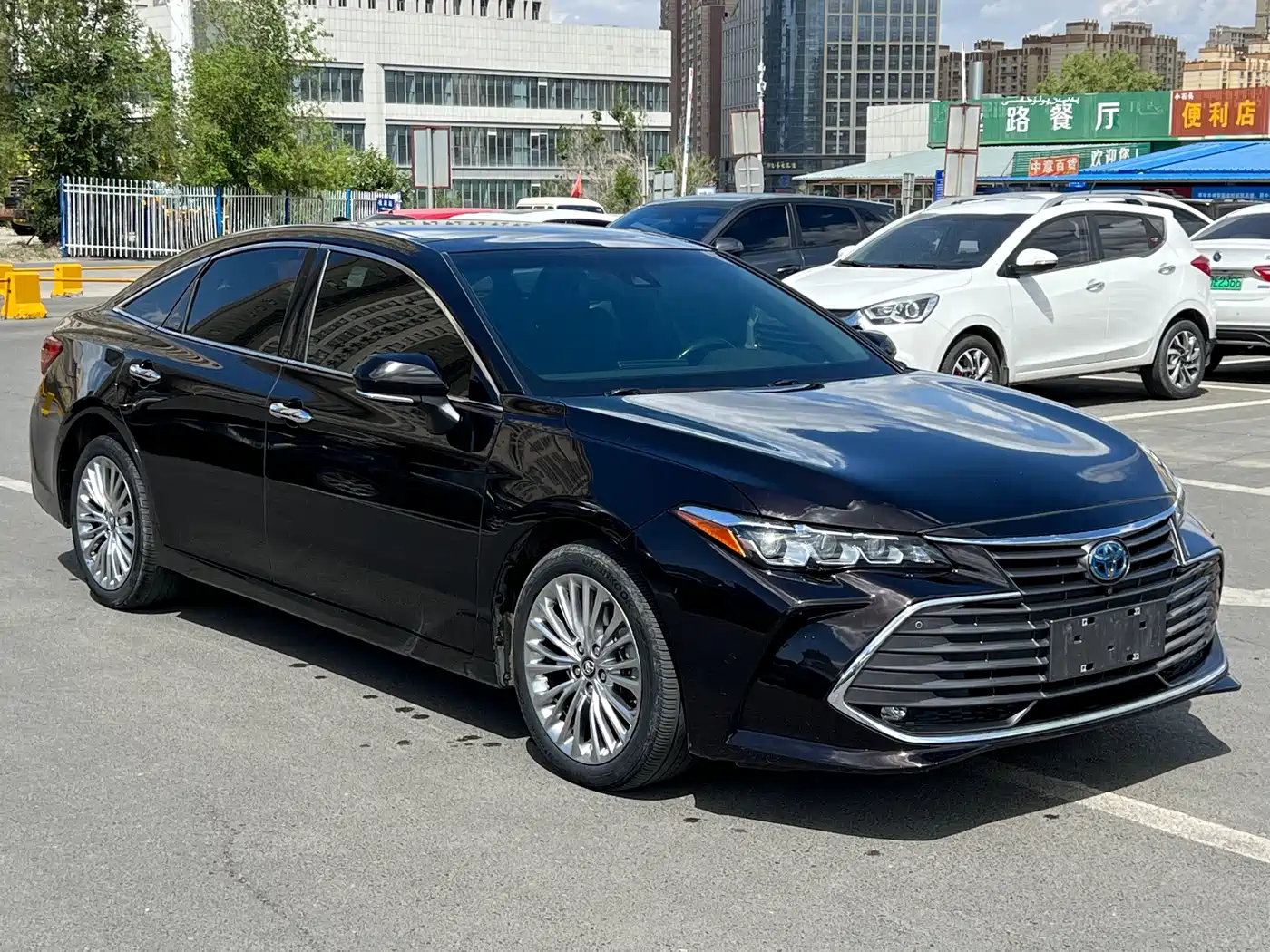 Toyota Avalon 2019 Hybrid 2.5L XLE Premium Edition China VI фото 3