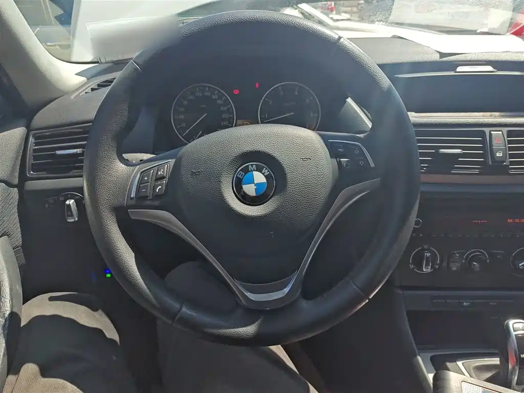 BMW X1 2014 sDrive18i Fashion Edition фото 11
