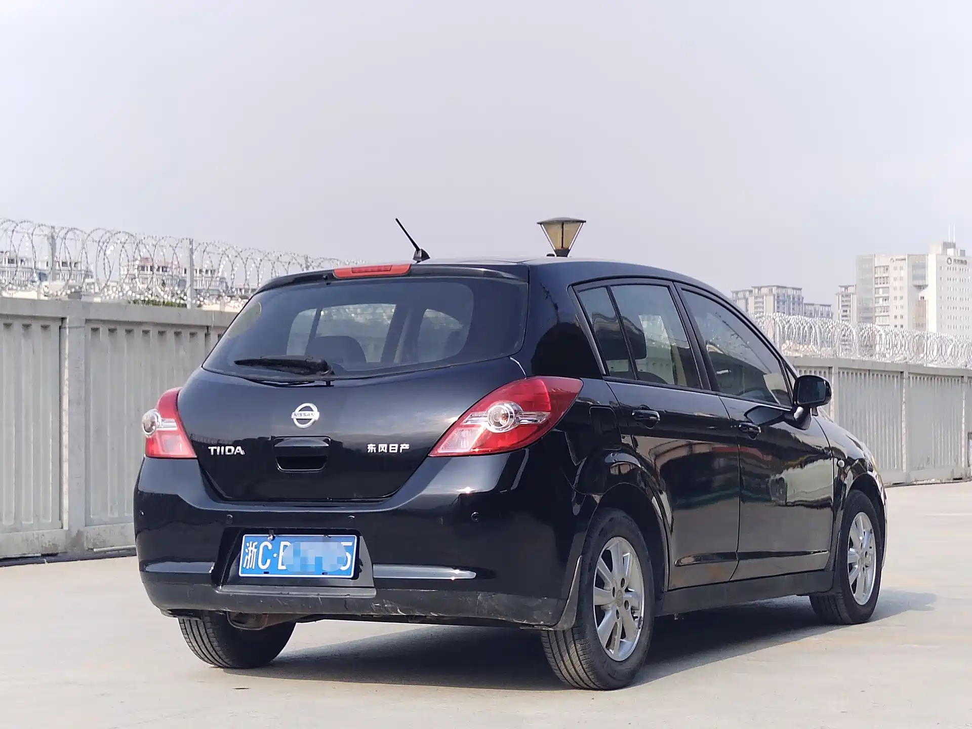 صورة 6 - Nissan Tiida