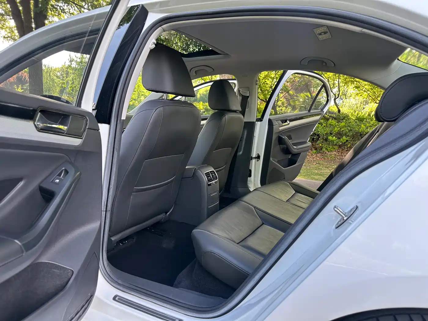 Volkswagen Sagitar 2018 280TSI DSG Spark Edition фото 9