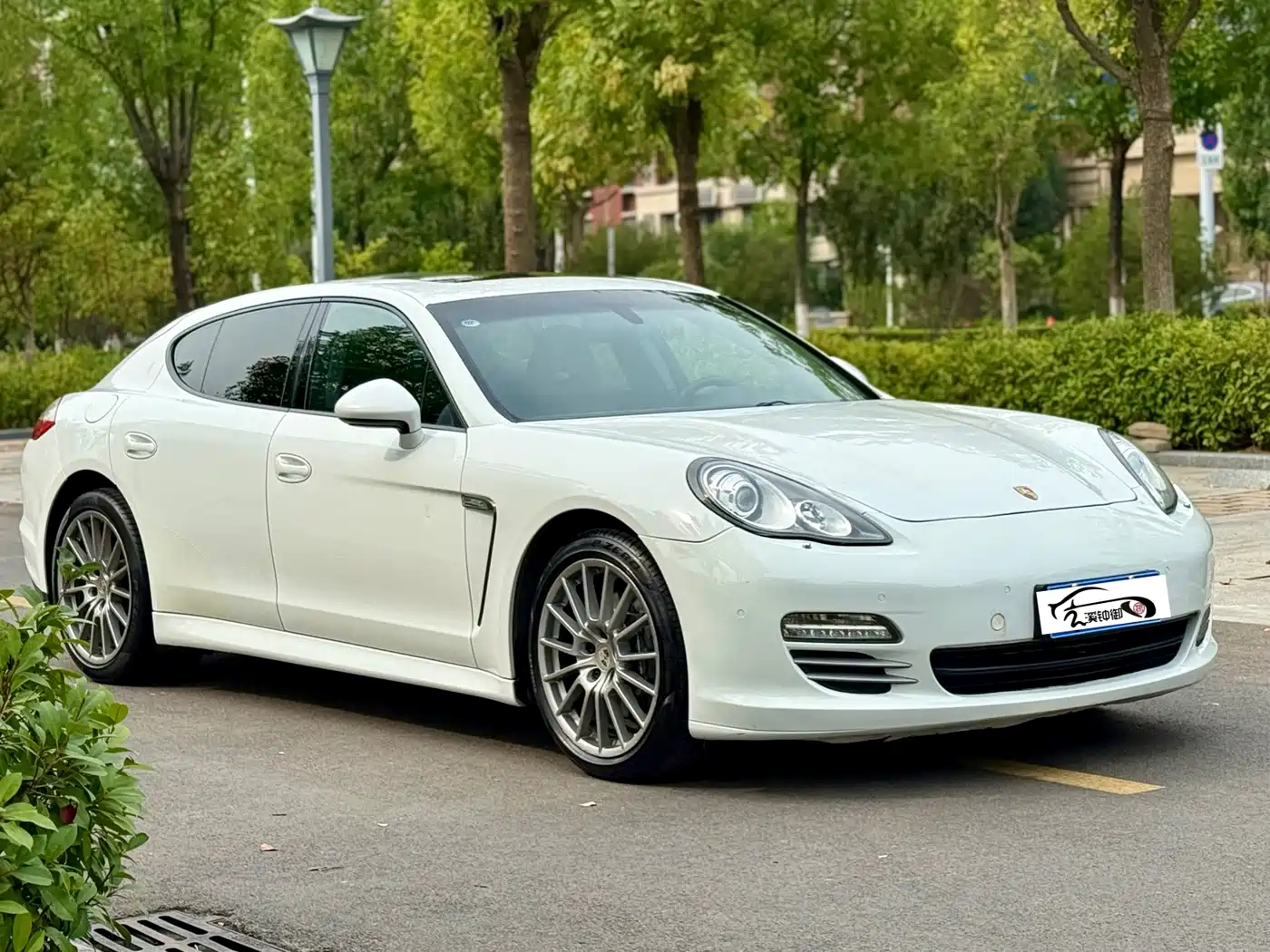 Фото 2 - Porsche Panamera