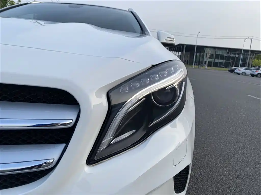 Mercedes-Benz GLA 2015 GLA 220 4MATIC Fashion Edition фото 16