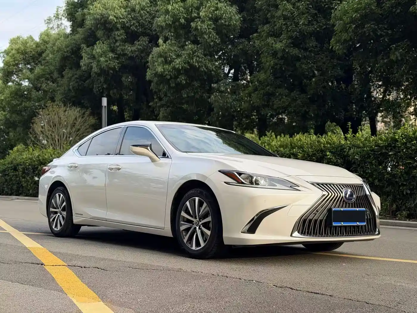 Lexus ES 2018 300h Excellence Edition China V фото 3