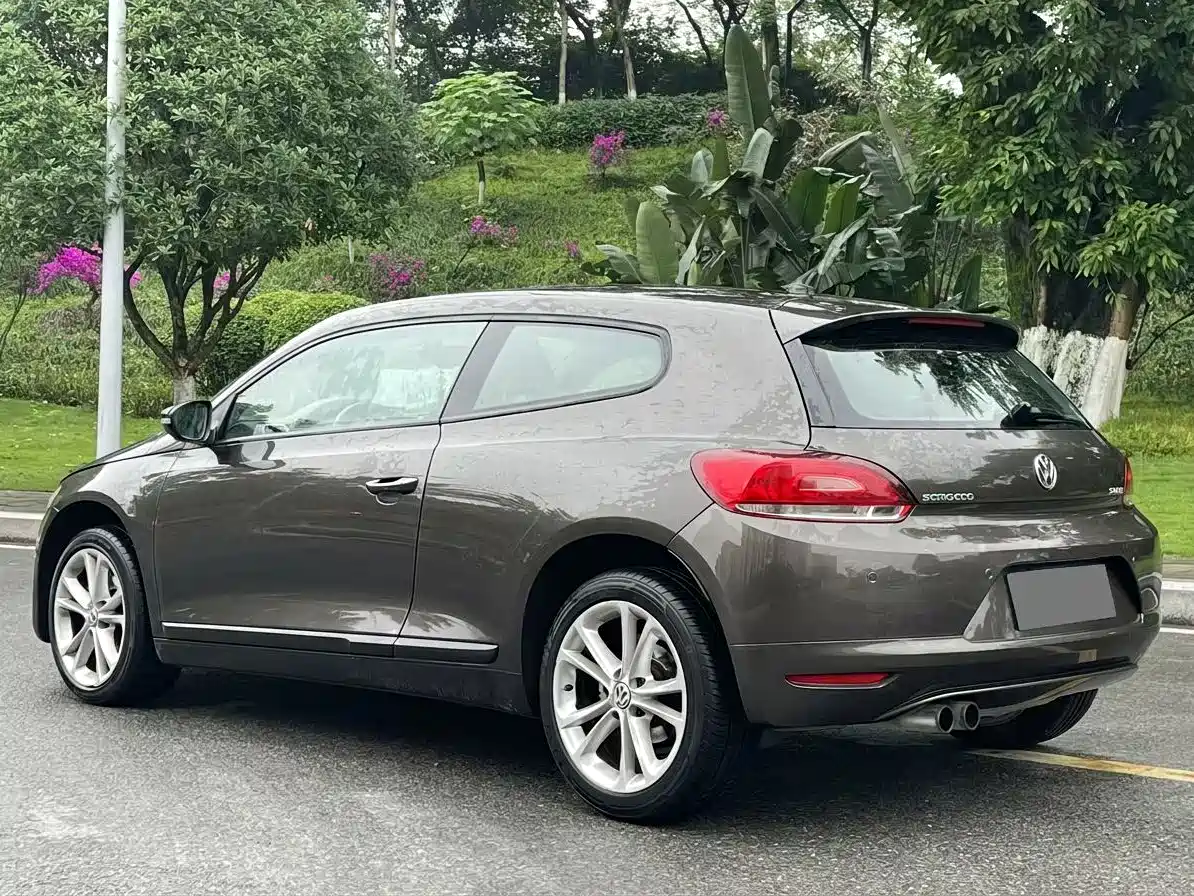 Volkswagen Scirocco 2011 2.0TSI Luxury фото 9