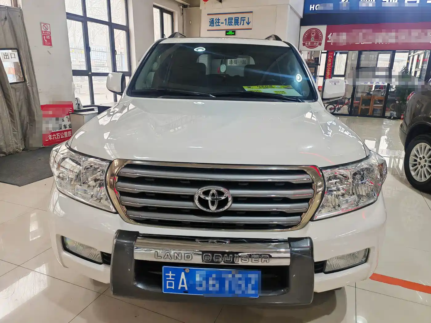 Toyota Land Cruiser 2010 Model 4.0L Automatic VX фото 2