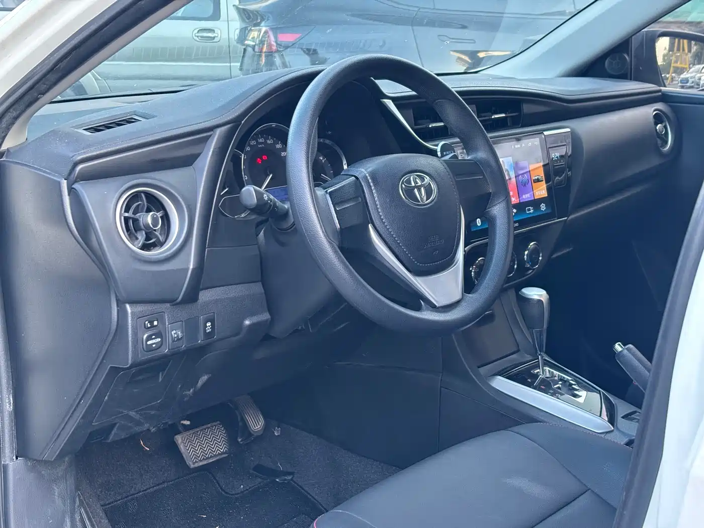 Toyota Corolla 2017 Facelift 1.2T S-CVT GL фото 4
