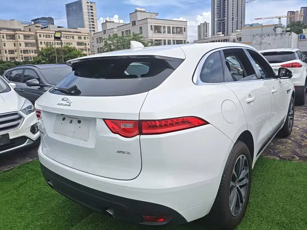 Jaguar F-PACE 2017 2016 2.0T FWD R-Sport Edition