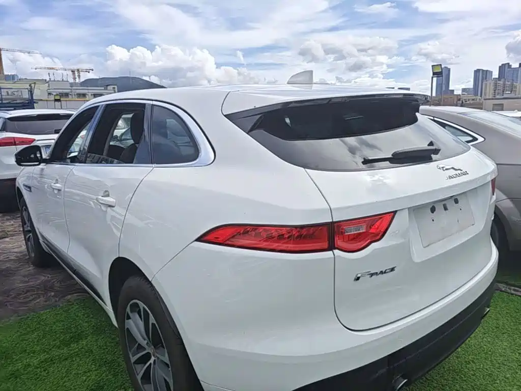 Jaguar F-PACE 2017 2016 2.0T FWD R-Sport Edition