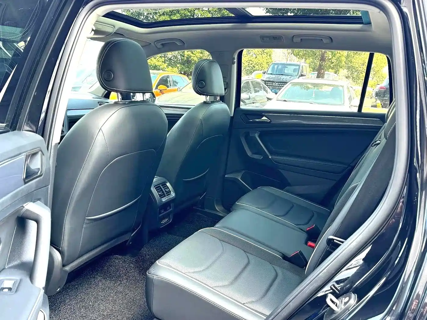 Volkswagen Tiguan L 2021 330TSI Automatic 2WD R-Line Premium фото 7